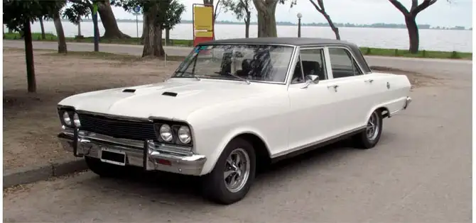 Weißer Oldtimer – beispielhaftes Ankaufsfahrzeug in Verden (Aller)